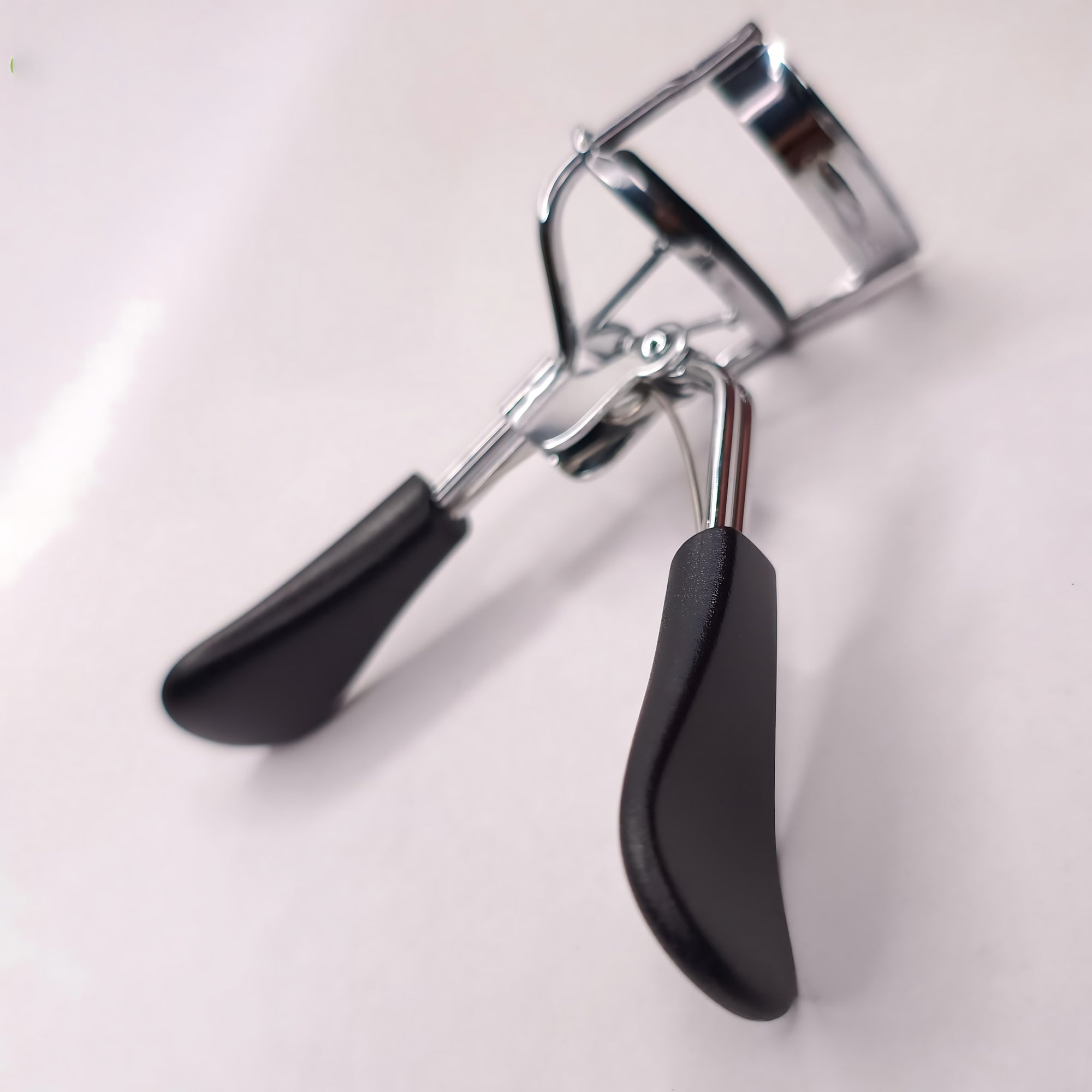 QG-4 Eyelash Curler – Natural Lift & Curl