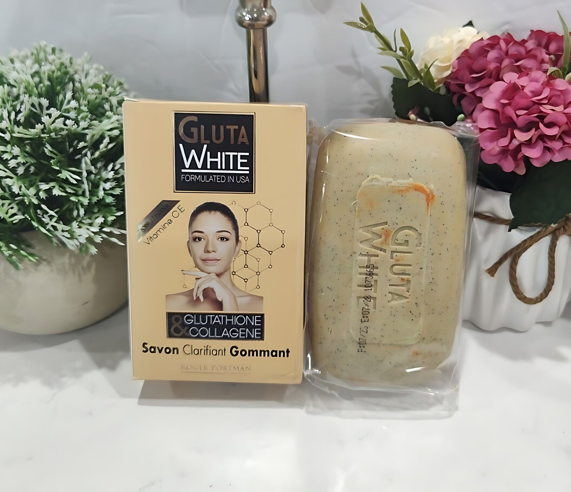 Gluta White Glutathione & Collagen Savon Clarifiant Gommant - 190g